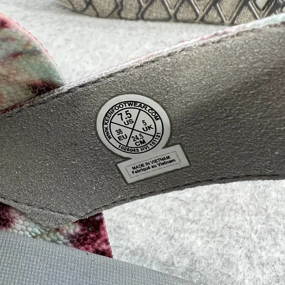 KEEN Elle Backstrap Summer Outdoor Sandal - Andorra/Tie Dye -Women Size 7.5 *NEW - Picture 15 of 15